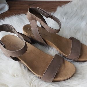 Lucky Brand Tan Size 9 Wedges